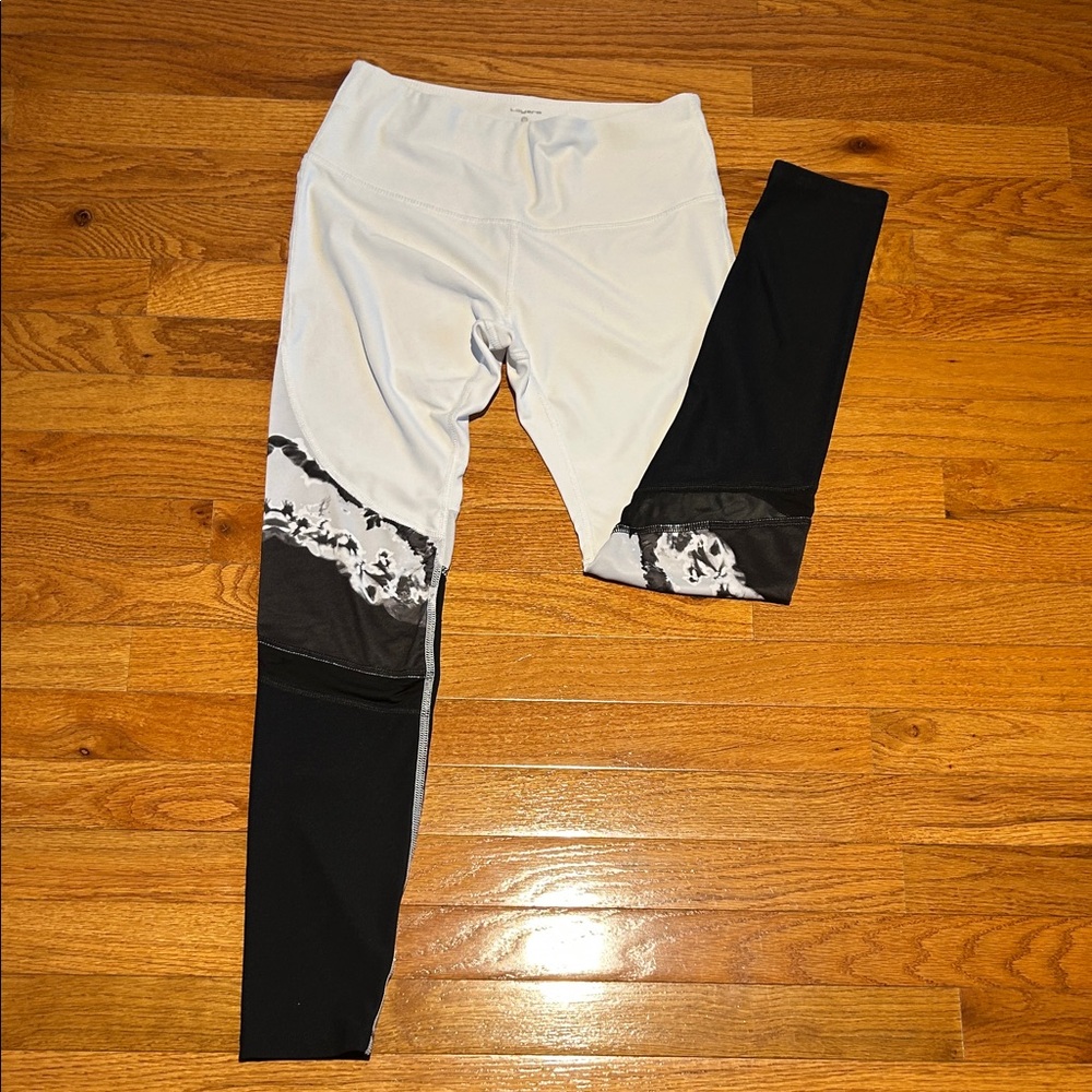 Layer 8 womens Leggings - Black and White